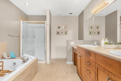 4979 Windsong Crescent, Kelowna, BC - Indoor Photo Showing Bathroom