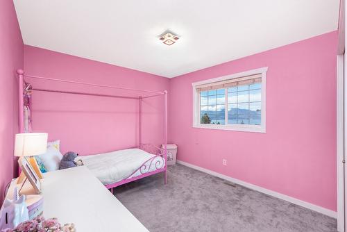 4979 Windsong Crescent, Kelowna, BC - Indoor Photo Showing Bedroom