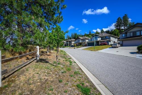 4979 Windsong Crescent, Kelowna, BC - Outdoor