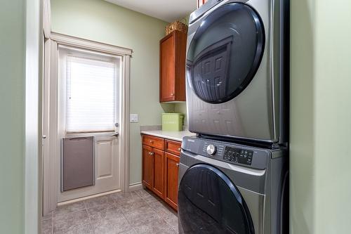 1503 Woodridge Road, Kelowna, BC - Indoor Photo Showing Laundry Room