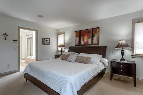 1503 Woodridge Road, Kelowna, BC - Indoor Photo Showing Bedroom