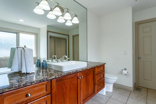 1503 Woodridge Road, Kelowna, BC - Indoor Photo Showing Bathroom