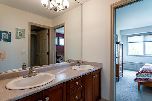 1503 Woodridge Road, Kelowna, BC - Indoor Photo Showing Bathroom