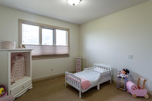 1503 Woodridge Road, Kelowna, BC - Indoor Photo Showing Bedroom