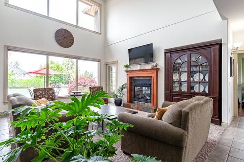 1503 Woodridge Road, Kelowna, BC - Indoor Photo Showing Other Room With Fireplace