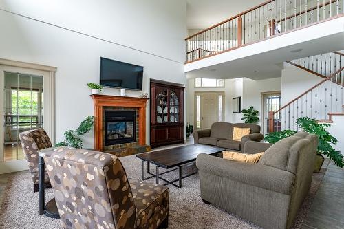 1503 Woodridge Road, Kelowna, BC - Indoor Photo Showing Living Room With Fireplace