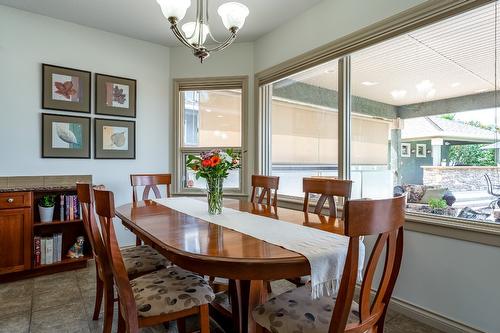 1503 Woodridge Road, Kelowna, BC - Indoor Photo Showing Dining Room