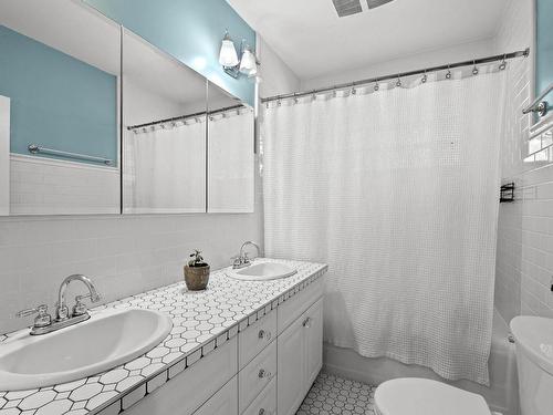 659 Pleasant Street, Kamloops, BC - Indoor Photo Showing Bathroom