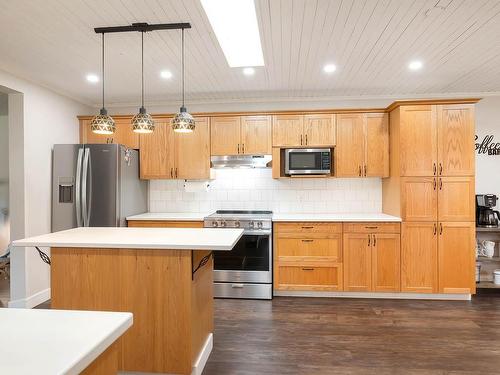 41 Lakeview Drive, Clearwater, BC - Indoor Photo Showing Kitchen