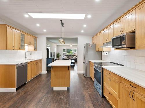 41 Lakeview Drive, Clearwater, BC - Indoor Photo Showing Kitchen