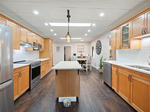 41 Lakeview Drive, Clearwater, BC - Indoor Photo Showing Kitchen