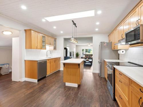 41 Lakeview Drive, Clearwater, BC - Indoor Photo Showing Kitchen