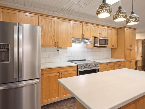 41 Lakeview Drive, Clearwater, BC - Indoor Photo Showing Kitchen