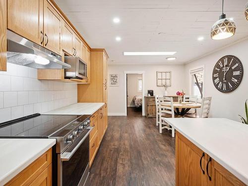 41 Lakeview Drive, Clearwater, BC - Indoor Photo Showing Kitchen