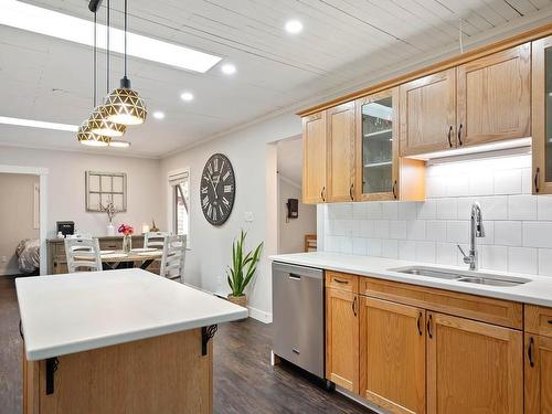 41 Lakeview Drive, Clearwater, BC - Indoor Photo Showing Kitchen With Double Sink