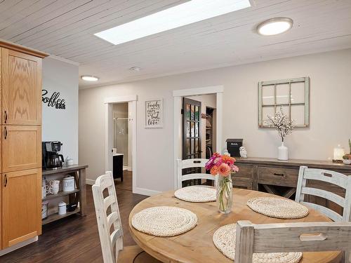 41 Lakeview Drive, Clearwater, BC - Indoor Photo Showing Dining Room