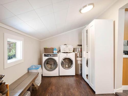 41 Lakeview Drive, Clearwater, BC - Indoor Photo Showing Laundry Room