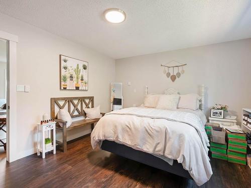 41 Lakeview Drive, Clearwater, BC - Indoor Photo Showing Bedroom