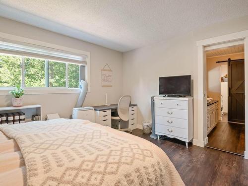 41 Lakeview Drive, Clearwater, BC - Indoor Photo Showing Bedroom