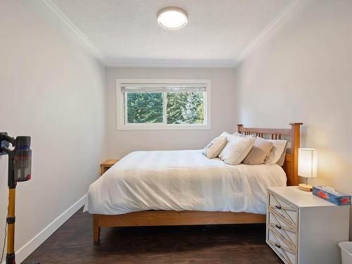 41 Lakeview Drive, Clearwater, BC - Indoor Photo Showing Bedroom