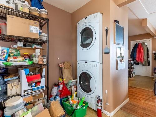 923 12Th Street, Kamloops, BC - Indoor Photo Showing Laundry Room