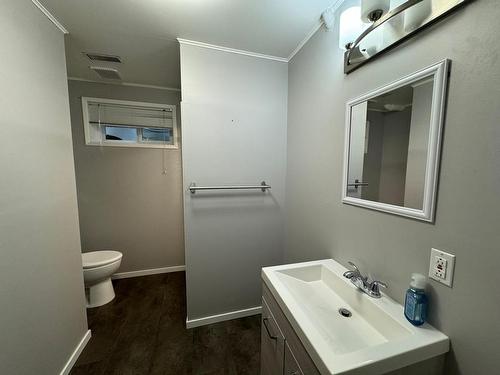 2325 Reid Ave, Merritt, BC - Indoor Photo Showing Bathroom