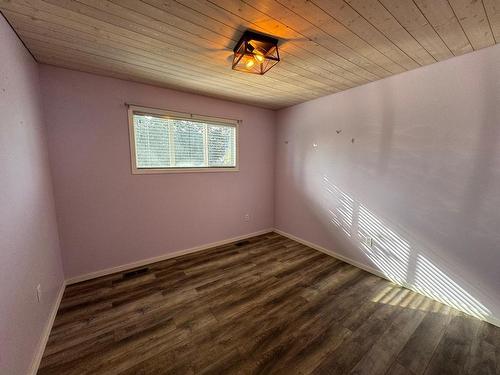 2325 Reid Ave, Merritt, BC - Indoor Photo Showing Other Room