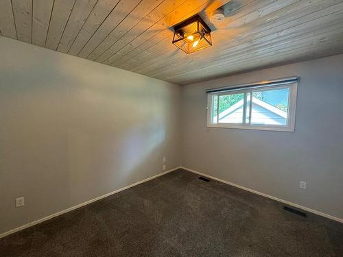 2325 Reid Ave, Merritt, BC - Indoor Photo Showing Other Room