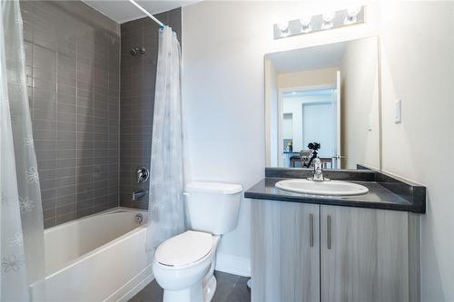 10 Concord Place|Unit #220, Grimsby, ON - Indoor Photo Showing Bathroom