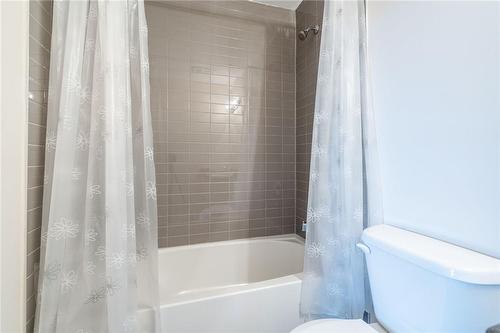 10 Concord Place|Unit #220, Grimsby, ON - Indoor Photo Showing Bathroom