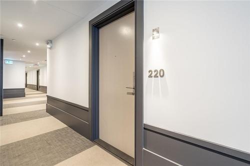 10 Concord Place|Unit #220, Grimsby, ON - Indoor Photo Showing Other Room