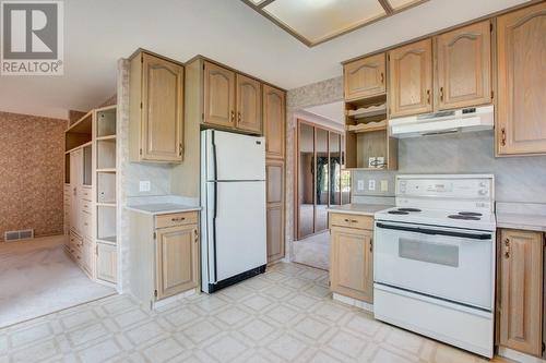 595 Yates Road Unit# 405, Kelowna, BC - Indoor Photo Showing Kitchen