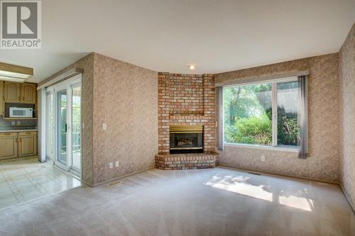 595 Yates Road Unit# 405, Kelowna, BC - Indoor Photo Showing Living Room With Fireplace