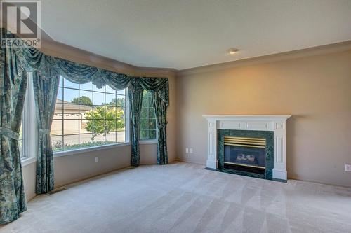 595 Yates Road Unit# 405, Kelowna, BC - Indoor Photo Showing Living Room With Fireplace