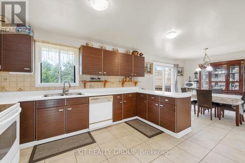 18 Laver Crescent, Trent Hills (Warkworth), ON - Indoor Photo Showing Kitchen With Double Sink