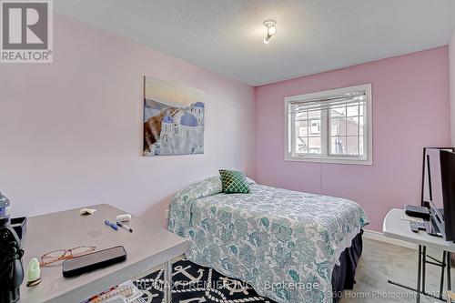 50 Sunny Glen Crescent, Brampton (Northwest Sandalwood Parkway), ON - Indoor Photo Showing Bedroom