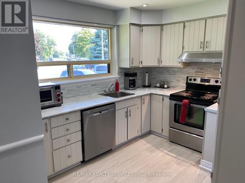 31 Alexandria Crescent, Brampton (Avondale), ON - Indoor Photo Showing Kitchen