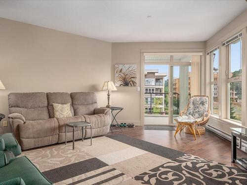 304-6310 Mcrobb Ave, Nanaimo, BC - Indoor Photo Showing Living Room