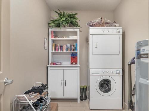 304-6310 Mcrobb Ave, Nanaimo, BC - Indoor Photo Showing Laundry Room