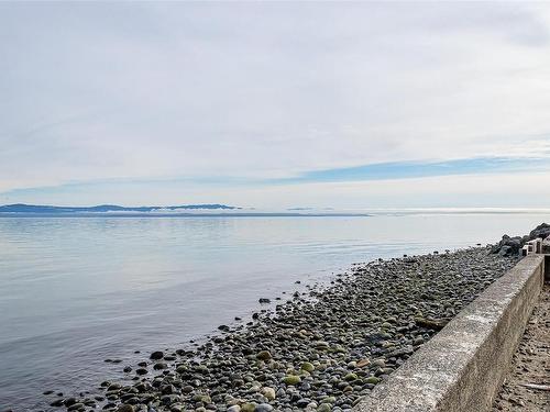 5545 Island Hwy, Qualicum Beach, BC 