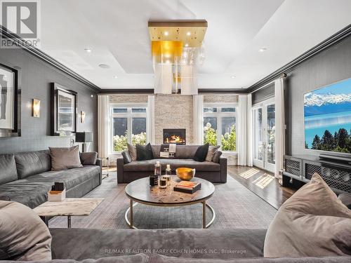 284 Pine Valley Crescent, Vaughan (East Woodbridge), ON - Indoor Photo Showing Living Room