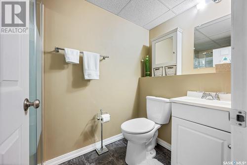 15 Stewart Avenue, Regina, SK - Indoor Photo Showing Bathroom