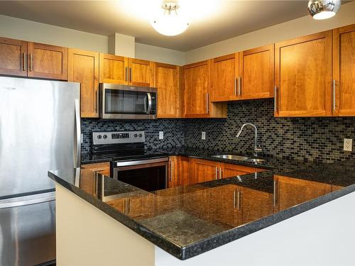 202-1629 Townsite Rd, Nanaimo, BC - Indoor Photo Showing Kitchen With Stainless Steel Kitchen