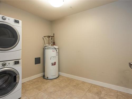 202-1629 Townsite Rd, Nanaimo, BC - Indoor Photo Showing Laundry Room