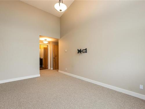 202-1629 Townsite Rd, Nanaimo, BC - Indoor Photo Showing Other Room