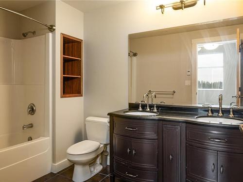 202-1629 Townsite Rd, Nanaimo, BC - Indoor Photo Showing Bathroom