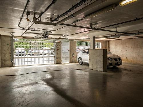 202-1629 Townsite Rd, Nanaimo, BC - Indoor Photo Showing Garage