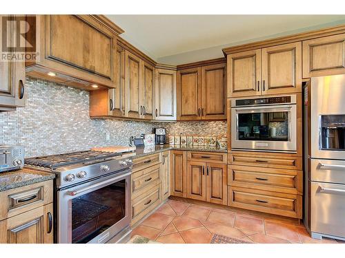 2376 Nahanni Court, Kelowna, BC - Indoor Photo Showing Kitchen With Upgraded Kitchen