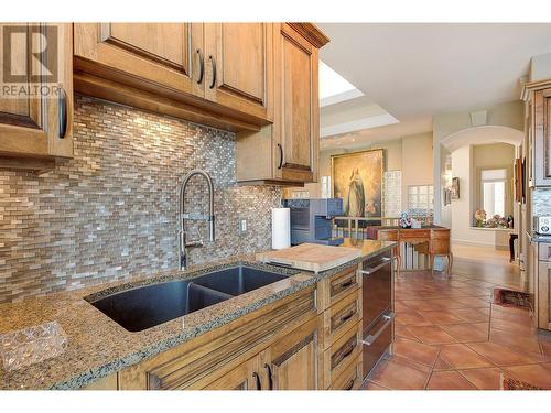 2376 Nahanni Court, Kelowna, BC - Indoor Photo Showing Kitchen With Double Sink With Upgraded Kitchen