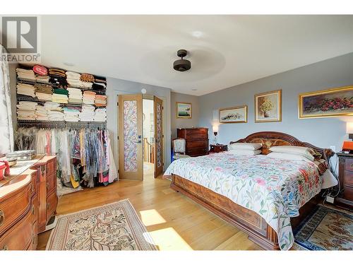 2376 Nahanni Court, Kelowna, BC - Indoor Photo Showing Bedroom